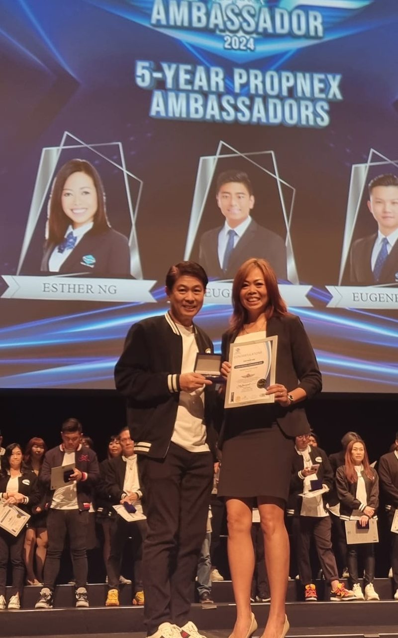 Esther Ng receiving the 5-Year PropNex Ambassador award on stage at the PropNex Ambassador 2024 ceremony